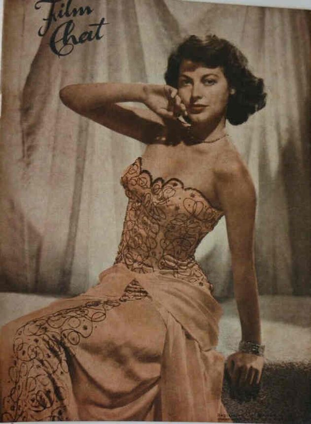FILM CHAT magazine side cover 7 February 1952