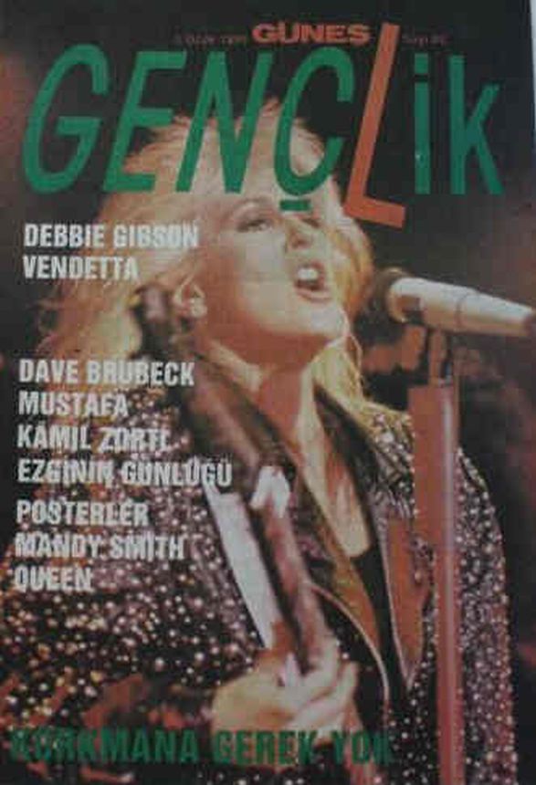 GENCLIK VE MUSIK magazine side cover Issue 89 5 January 1990