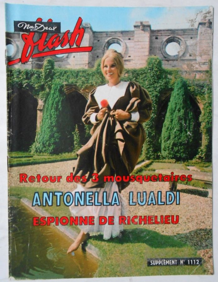 NOUS DEUX FLASH magazine side cover Issue 1112   1968